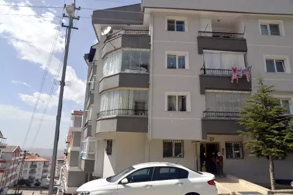 Ankara'da, 3 katlı binaya pompalı tüfekle ateş açan 2 kişi yakalandı Ankara'da, 3 katlı binaya pompalı tüfekle ateş açan 2 kişi yakalandı
