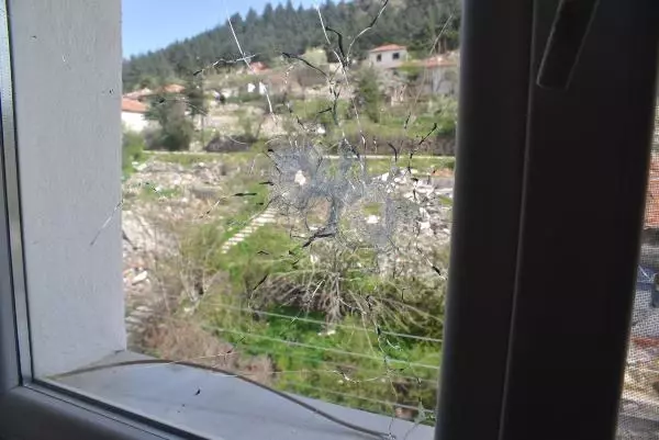 Ankara'da, 3 katlı binaya pompalı tüfekle ateş açan 2 kişi yakalandı Ankara'da, 3 katlı binaya pompalı tüfekle ateş açan 2 kişi yakalandı