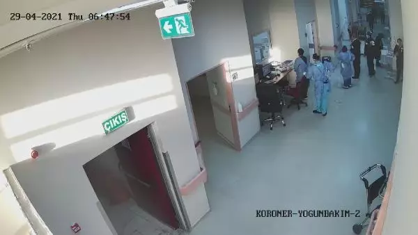 Son dakika haber... Annesi ölünce doktora saldırdı Son dakika haber... Annesi ölünce doktora saldırdı