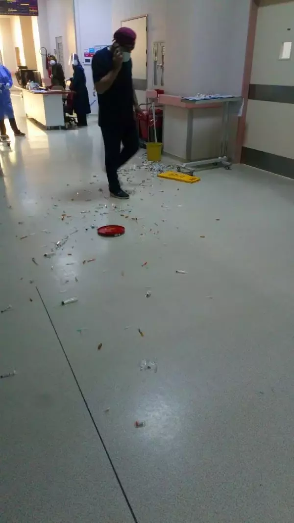 Son dakika haber... Annesi ölünce doktora saldırdı Son dakika haber... Annesi ölünce doktora saldırdı