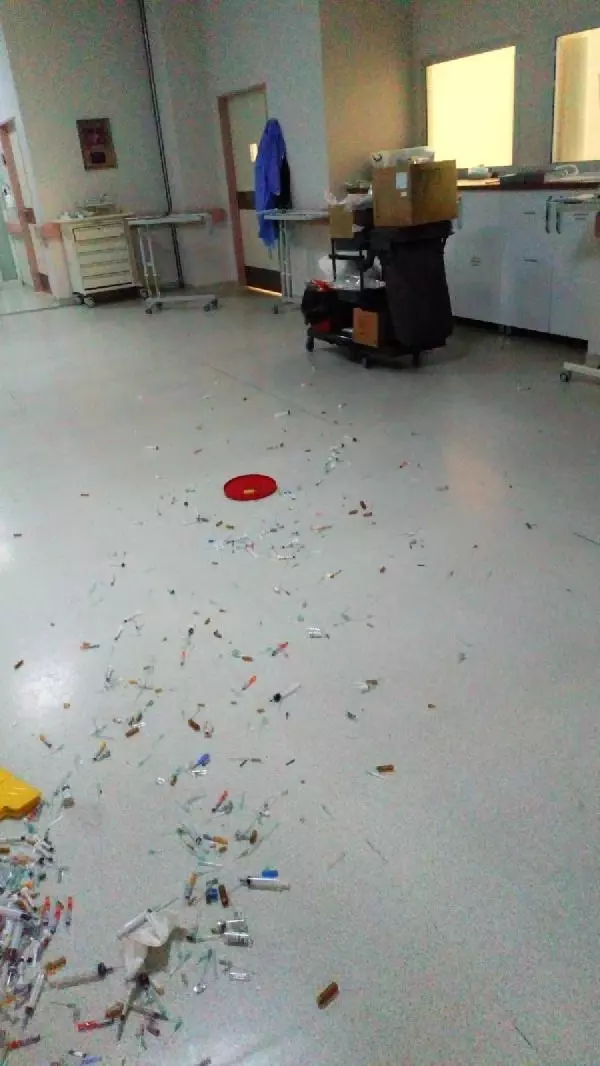 Son dakika haber... Annesi ölünce doktora saldırdı Son dakika haber... Annesi ölünce doktora saldırdı