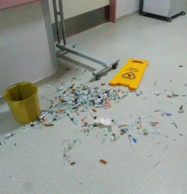 Son dakika haber... Annesi ölünce doktora saldırdı Son dakika haber... Annesi ölünce doktora saldırdı