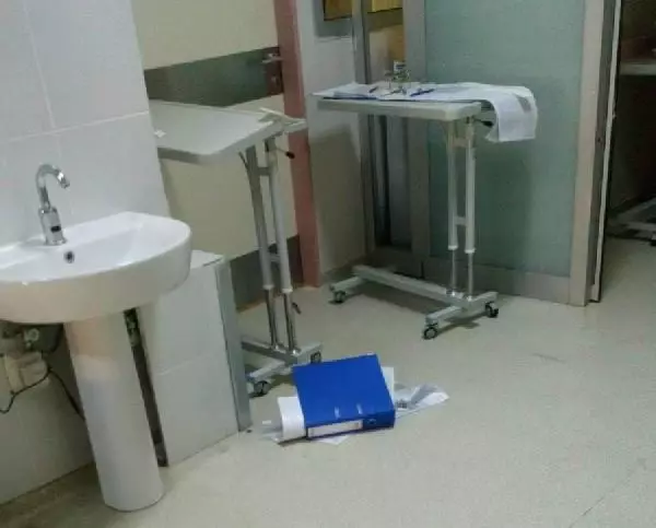 Son dakika haber... Annesi ölünce doktora saldırdı Son dakika haber... Annesi ölünce doktora saldırdı