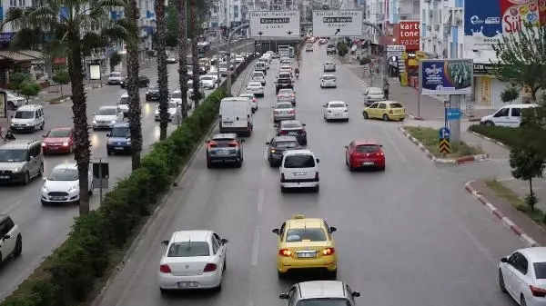Antalya'da kısıtlama öncesinde yoğunluk, sonrasında sessizlik Antalya'da kısıtlama öncesinde yoğunluk, sonrasında sessizlik