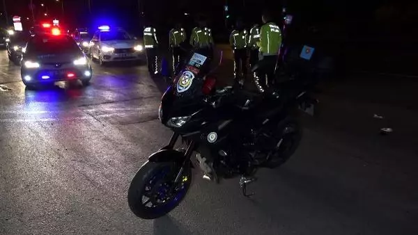 Antalya'da trafik polisleri çarpıştı: 1 polis yaralı Antalya'da trafik polisleri çarpıştı: 1 polis yaralı