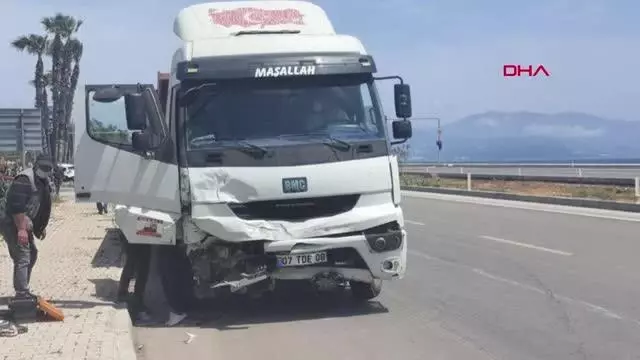 ANTALYA DOĞUM GÜNÜ ALIŞVERİŞİNE GİDERKEN KAZADA ÖLDÜ; OĞLU VE 4 YAKINI YARALANDI ANTALYA DOĞUM GÜNÜ ALIŞVERİŞİNE GİDERKEN KAZADA ÖLDÜ; OĞLU VE 4 YAKINI YARALANDI