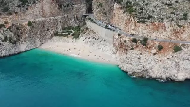 Antalya'nın sahillerinde 'tam kapanma' öncesi yoğunluk yaşanıyor Antalya'nın sahillerinde 'tam kapanma' öncesi yoğunluk yaşanıyor