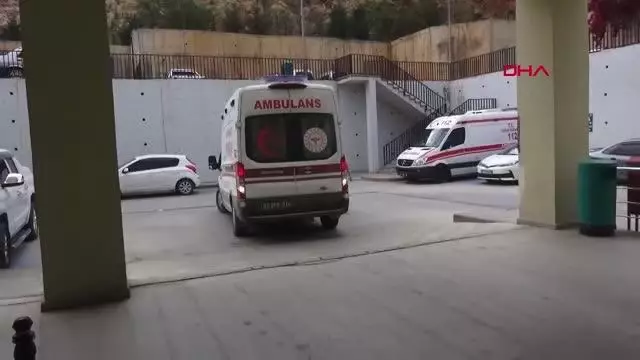 ANTALYA TOMRUK YÜKLÜ KAMYON DEVRİLDİ 1 YARALI ANTALYA TOMRUK YÜKLÜ KAMYON DEVRİLDİ 1 YARALI