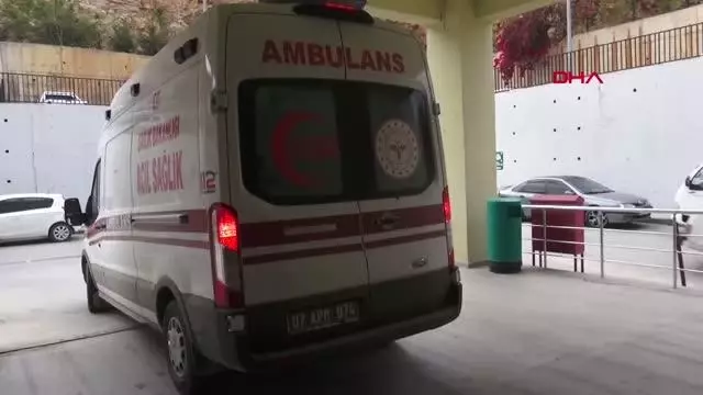 ANTALYA TOMRUK YÜKLÜ KAMYON DEVRİLDİ 1 YARALI ANTALYA TOMRUK YÜKLÜ KAMYON DEVRİLDİ 1 YARALI