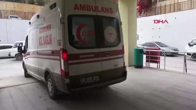ANTALYA TOMRUK YÜKLÜ KAMYON DEVRİLDİ 1 YARALI ANTALYA TOMRUK YÜKLÜ KAMYON DEVRİLDİ 1 YARALI