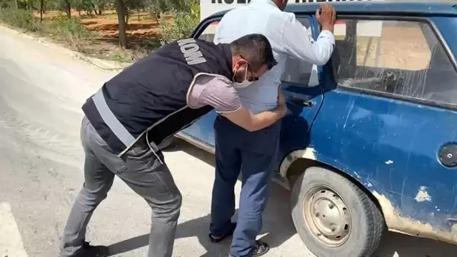 Araç farından bin 970 paket zulalanmış kaçak sigara ele geçirildi Araç farından bin 970 paket zulalanmış kaçak sigara ele geçirildi