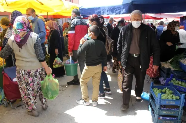 Artan fiyatlar kalabalığı engelleyemedi Artan fiyatlar kalabalığı engelleyemedi