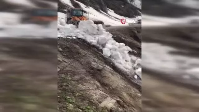 Artvin'de çığ düşmesi sonucu kapanan Camili Bölgesi tekrar ulaşıma açıldı Artvin'de çığ düşmesi sonucu kapanan Camili Bölgesi tekrar ulaşıma açıldı