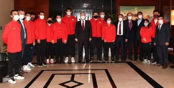 SPOR ASKİ Sporlu milli sporcular Mansur Yavaş'ı ziyaret etti SPOR ASKİ Sporlu milli sporcular Mansur Yavaş'ı ziyaret etti