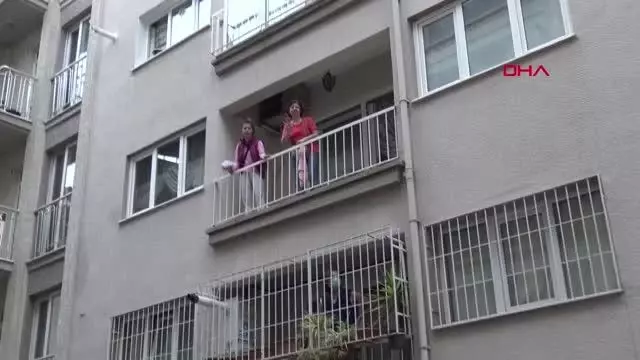 AYDIN OCAKTA UNUTULAN İFTAR YEMEĞİ MUTFAĞI KÜLE ÇEVİRDİ; 1 KİŞİ DUMANDAN ETKİLENDİ AYDIN OCAKTA UNUTULAN İFTAR YEMEĞİ MUTFAĞI KÜLE ÇEVİRDİ; 1 KİŞİ DUMANDAN ETKİLENDİ