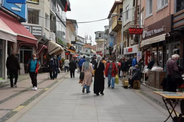 Ayvalık 'Tam Kapanma' öncesinde doldu taştı Ayvalık 'Tam Kapanma' öncesinde doldu taştı