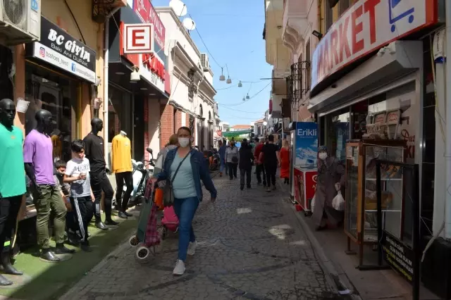 Ayvalık 'Tam Kapanma' öncesinde doldu taştı Ayvalık 'Tam Kapanma' öncesinde doldu taştı