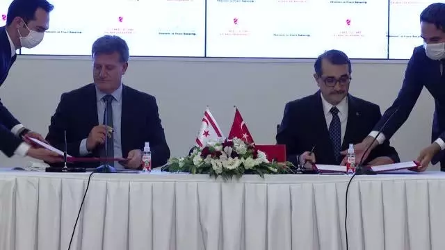 Bakan Dönmez: 'KKTC'nin enerjide arz güvenliğini kendi arz güvenliğimizden farklı görmüyoruz' Bakan Dönmez: 'KKTC'nin enerjide arz güvenliğini kendi arz güvenliğimizden farklı görmüyoruz'