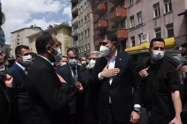 Son dakika! Bakan Kurum, kent merkezinde incelemelerde bulunarak esnaflarla sohbet etti Son dakika! Bakan Kurum, kent merkezinde incelemelerde bulunarak esnaflarla sohbet etti