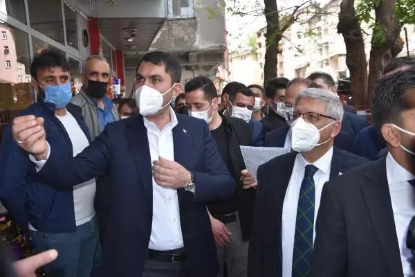 Son dakika! Bakan Kurum, kent merkezinde incelemelerde bulunarak esnaflarla sohbet etti Son dakika! Bakan Kurum, kent merkezinde incelemelerde bulunarak esnaflarla sohbet etti