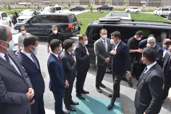 Son dakika! Bakan Kurum, kent merkezinde incelemelerde bulunarak esnaflarla sohbet etti Son dakika! Bakan Kurum, kent merkezinde incelemelerde bulunarak esnaflarla sohbet etti