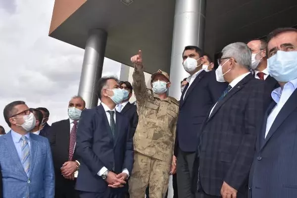 Son dakika! Bakan Kurum, kent merkezinde incelemelerde bulunarak esnaflarla sohbet etti Son dakika! Bakan Kurum, kent merkezinde incelemelerde bulunarak esnaflarla sohbet etti