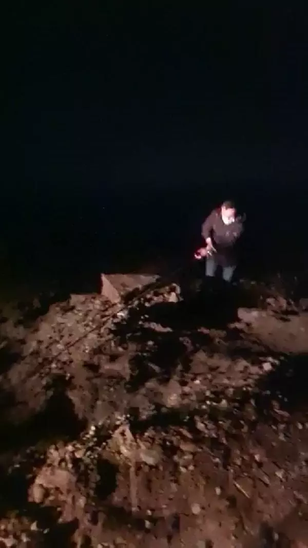 Baraj gölüne uçan otomobilde sürücü yaralandı, eşi öldü Baraj gölüne uçan otomobilde sürücü yaralandı, eşi öldü