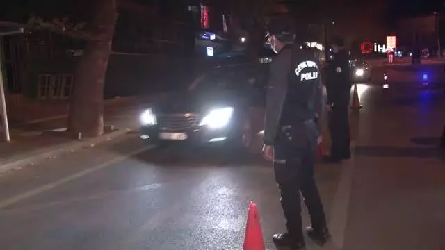 Son dakika haberi! Başkent'te kapanma başladı, polis ekipleri tek tek kontrol etti Son dakika haberi! Başkent'te kapanma başladı, polis ekipleri tek tek kontrol etti