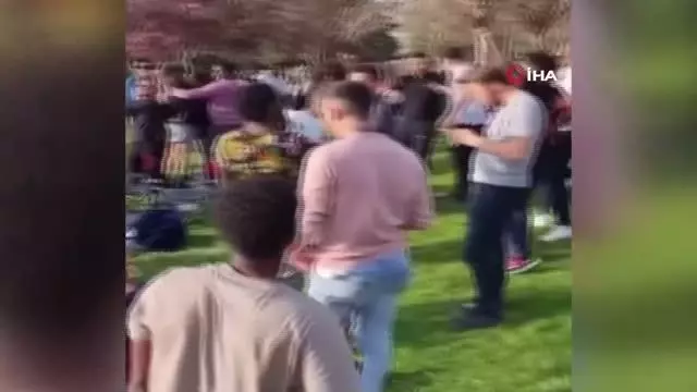 Başkent'te kısıtlamaya dakikalar kala sosyal mesafe unutuldu Başkent'te kısıtlamaya dakikalar kala sosyal mesafe unutuldu