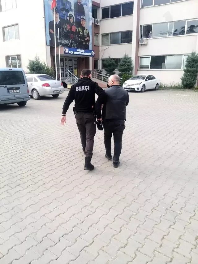 Bekçilere hakaret eden şahıs özür diledi: 'Esnaf olarak utandım' Bekçilere hakaret eden şahıs özür diledi: 'Esnaf olarak utandım'
