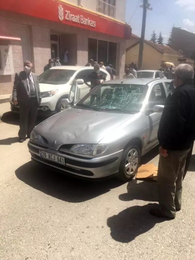 Beylikova'da trafik kazası, 1 ağır yaralı Beylikova'da trafik kazası, 1 ağır yaralı