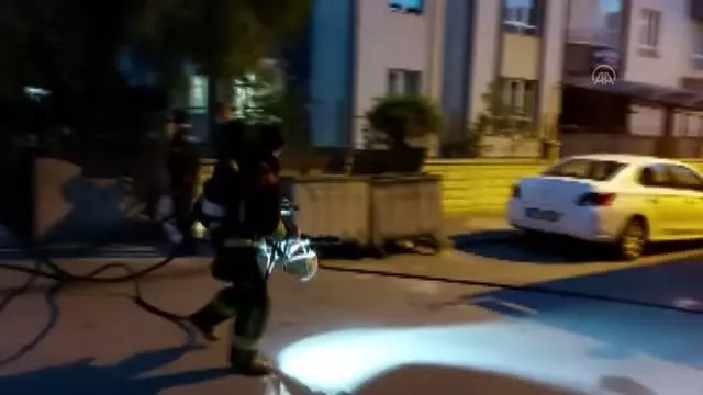 Bir evde, yemeğin ocakta unutulmasıyla çıkan yangın söndürüldü Bir evde, yemeğin ocakta unutulmasıyla çıkan yangın söndürüldü