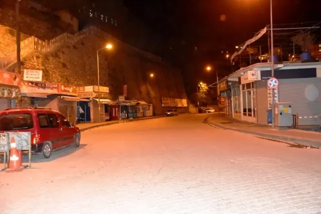 Bitlis'te 17 günlük sokağa çıkma yasağı başladı Bitlis'te 17 günlük sokağa çıkma yasağı başladı