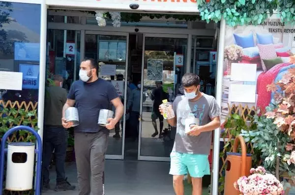 Bodrum'da 'tam kapanma' öncesi yoğunluk; yapı marketlere akın ettiler Bodrum'da 'tam kapanma' öncesi yoğunluk; yapı marketlere akın ettiler