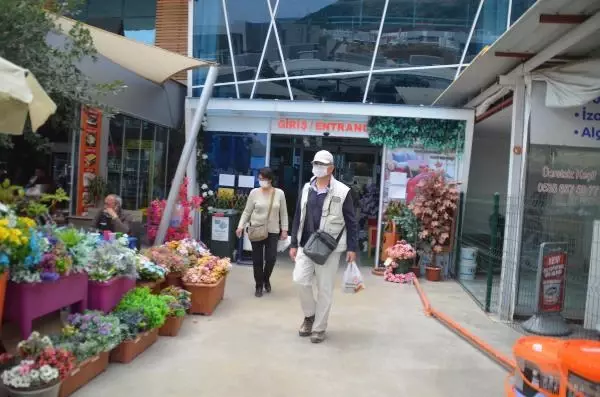 Bodrum'da 'tam kapanma' öncesi yoğunluk; yapı marketlere akın ettiler Bodrum'da 'tam kapanma' öncesi yoğunluk; yapı marketlere akın ettiler