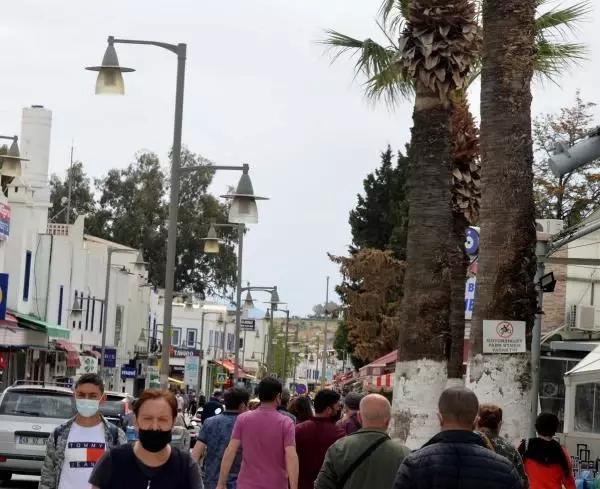Bodrum'da 'tam kapanma' öncesi yoğunluk; yapı marketlere akın ettiler Bodrum'da 'tam kapanma' öncesi yoğunluk; yapı marketlere akın ettiler
