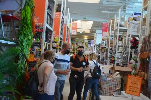 Bodrum'da 'tam kapanma' öncesi yoğunluk; yapı marketlere akın ettiler Bodrum'da 'tam kapanma' öncesi yoğunluk; yapı marketlere akın ettiler