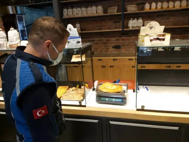 Burhaniye'de pide gramajları denetlendi Burhaniye'de pide gramajları denetlendi