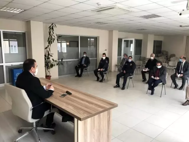Burhaniye'de tam kapanma toplantısı Burhaniye'de tam kapanma toplantısı