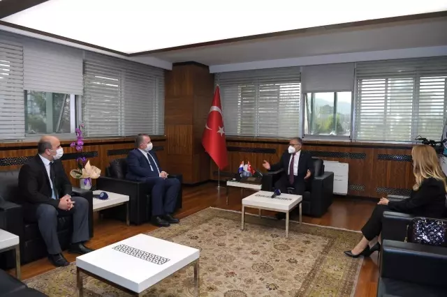 Hırvatistan'ın Ankara Büyükelçisi Cvitanonic'ten Büyükkılıç'a ziyaret Hırvatistan'ın Ankara Büyükelçisi Cvitanonic'ten Büyükkılıç'a ziyaret