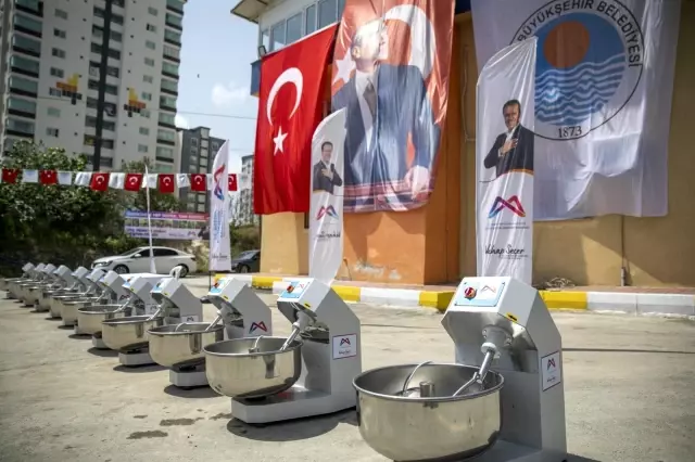 Büyükşehir Belediyesinden Tarsuslu kadınlara 25 hamur yoğurma makinesi Büyükşehir Belediyesinden Tarsuslu kadınlara 25 hamur yoğurma makinesi