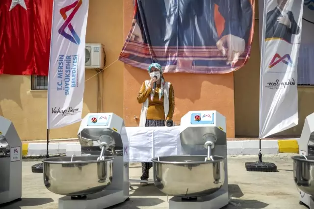 Büyükşehir Belediyesinden Tarsuslu kadınlara 25 hamur yoğurma makinesi Büyükşehir Belediyesinden Tarsuslu kadınlara 25 hamur yoğurma makinesi