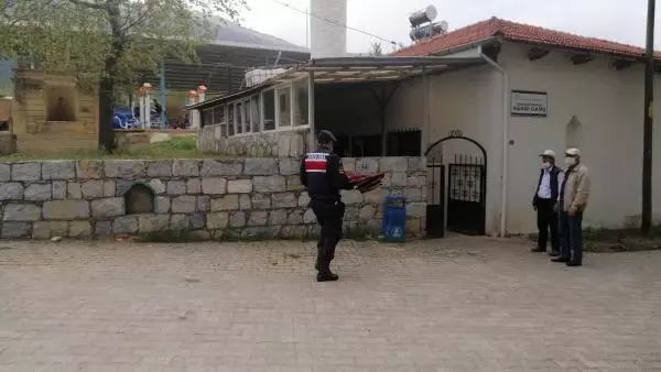 CAMİDEN HALI VE KİLİM ÇALAN 2 KİŞİ YAKALANDI CAMİDEN HALI VE KİLİM ÇALAN 2 KİŞİ YAKALANDI