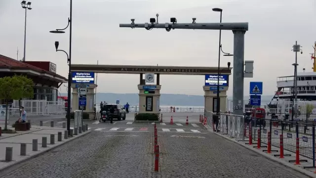Çanakkale'de 17 günlük 'tam kapanma' başladı Çanakkale'de 17 günlük 'tam kapanma' başladı