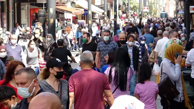 Çarşı ve pazarda bayram havası Çarşı ve pazarda bayram havası