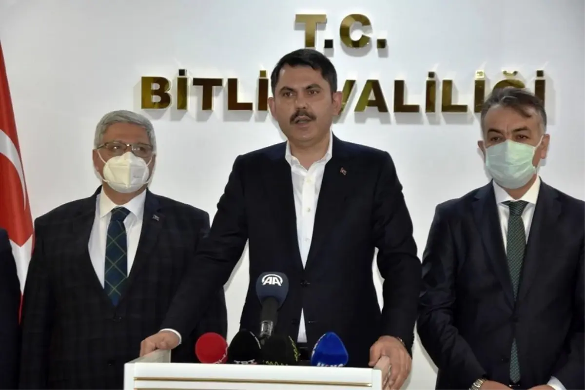 Son dakika! Bakan Kurum, kent merkezinde incelemelerde bulunarak esnaflarla sohbet etti