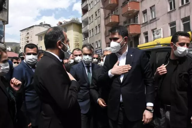 Son dakika! Bakan Kurum, kent merkezinde incelemelerde bulunarak esnaflarla sohbet etti Son dakika! Bakan Kurum, kent merkezinde incelemelerde bulunarak esnaflarla sohbet etti