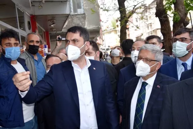 Son dakika! Bakan Kurum, kent merkezinde incelemelerde bulunarak esnaflarla sohbet etti Son dakika! Bakan Kurum, kent merkezinde incelemelerde bulunarak esnaflarla sohbet etti