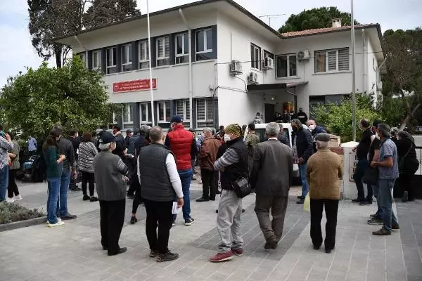 ÇİFTÇİLERİN TAM KAPANMAYA SAATLER KALA 'İZİN BELGESİ' KUYRUĞU ÇİFTÇİLERİN TAM KAPANMAYA SAATLER KALA 'İZİN BELGESİ' KUYRUĞU
