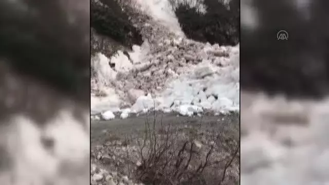 Çığ nedeniyle kapanan Camili Havzası kara yolu trafiğe açıldı Çığ nedeniyle kapanan Camili Havzası kara yolu trafiğe açıldı